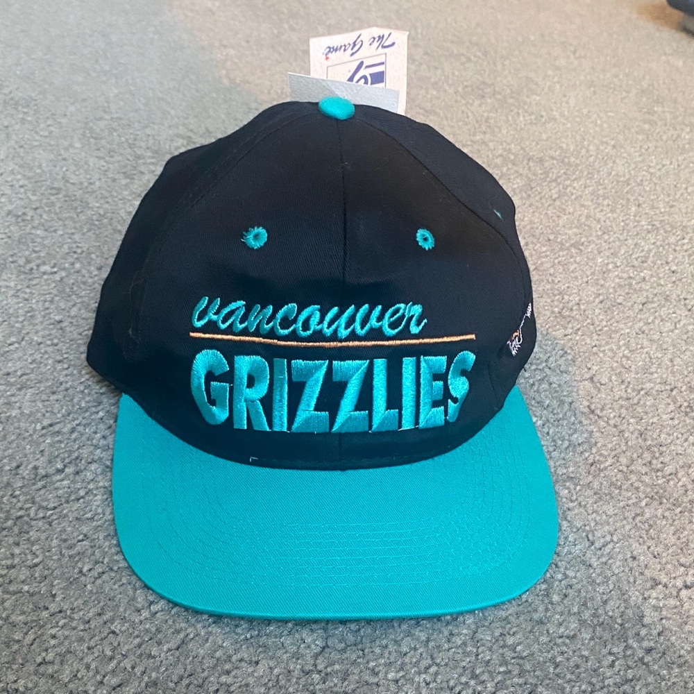 Vintage NWT The Game Vancouver Grizzlies Spellout Snapback Hat
